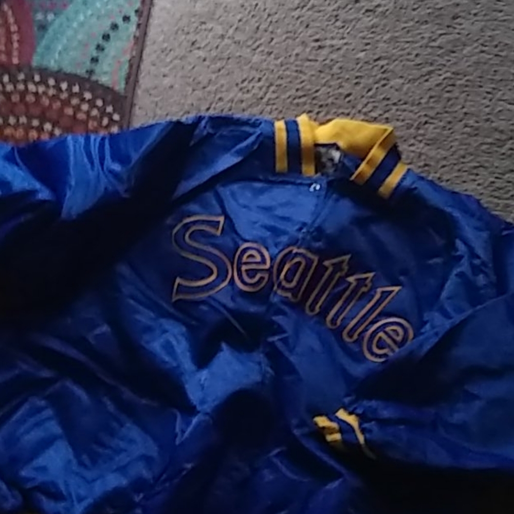 Seattle Jacket - Picture 2 of 3